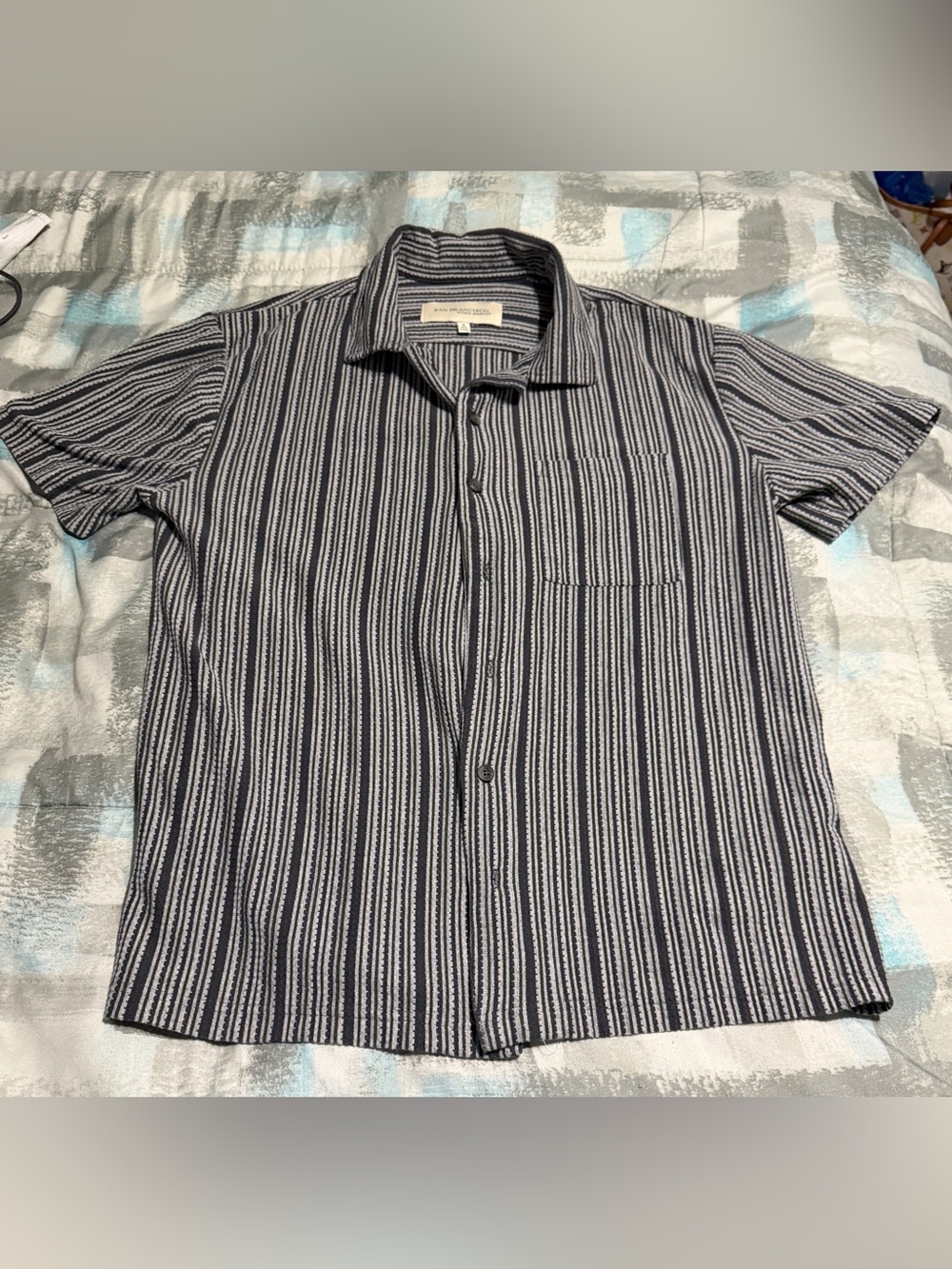 Men’s striped short sleeve shirt